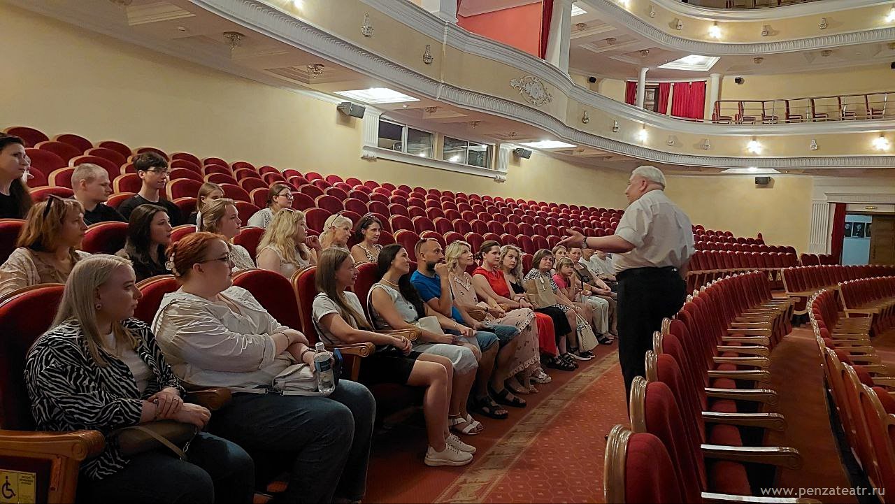 В День России и День города в театре прошла экскурсия по закулисью |  12.06.2024 | Пенза - БезФормата