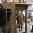 Декорации к «Острову сокровищ» помогают делать студенты художественного училища