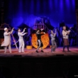 Дети из летних школьных лагерей побывали на юбилейном спектакле «Все мыши любят сыр» с актерскими премьерами