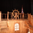 Декорация для «Острова сокровищ» смонтирована на сцене. Фотоотчет