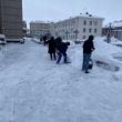 Сотрудники театра вышли на борьбу со снегопадом