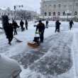 Сотрудники театра вышли на борьбу со снегопадом